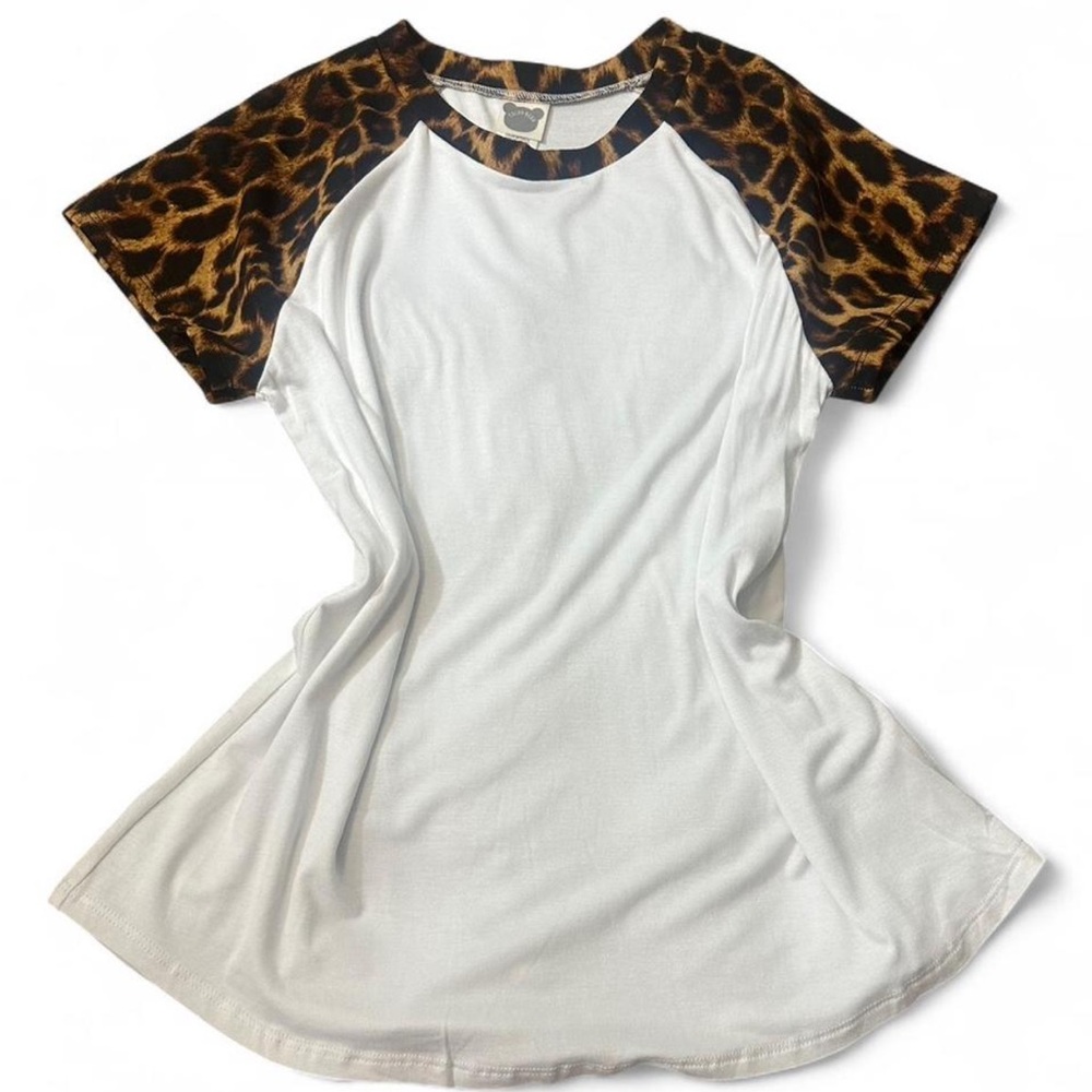 ‎Leopard Sleeve Baseball Tee